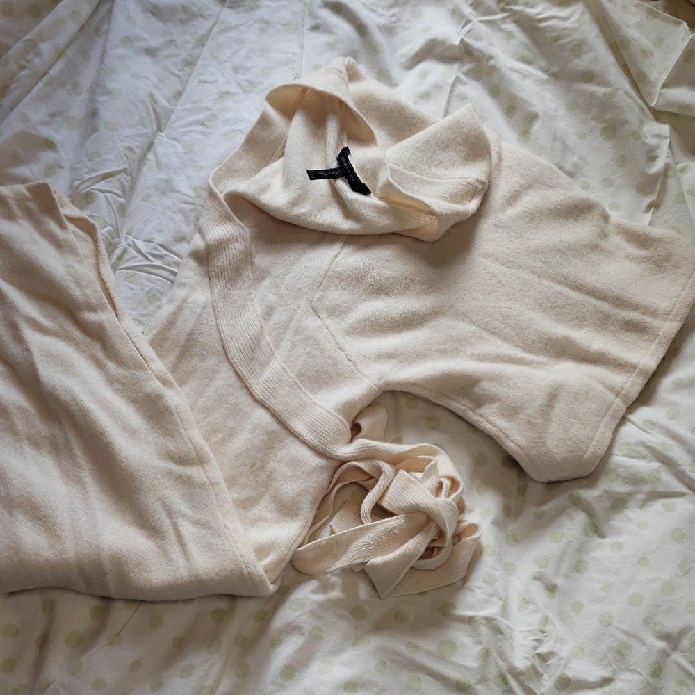 BCBGMaxAzria Cream V-Neck Sweater Dress XS/S - Picture 4 of 6